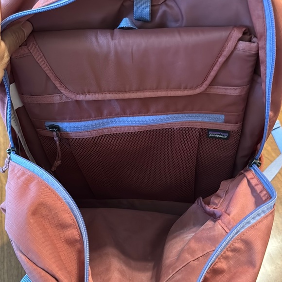 Patagonia Women’s Atom tote backpack - Picture 4 of 4